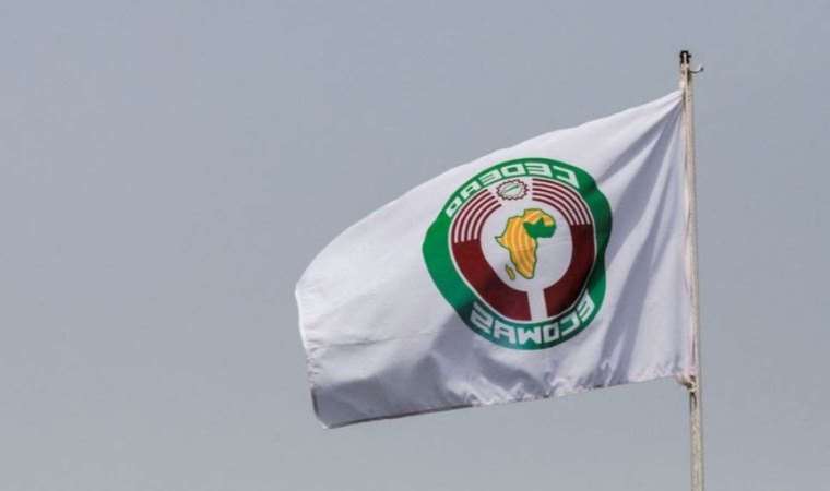 West African leaders threaten Niger's Junta