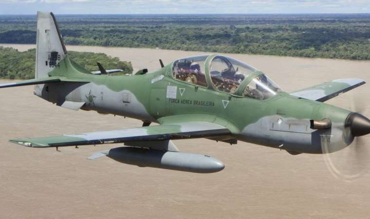 Askeri müdahaleye karşı Nijer'e savaş uçağı gönderdiler