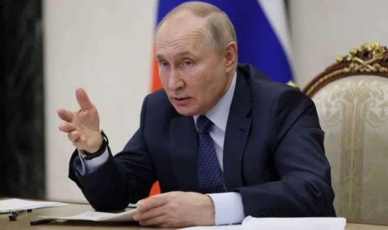 Putin meets with top generals in Ukraine