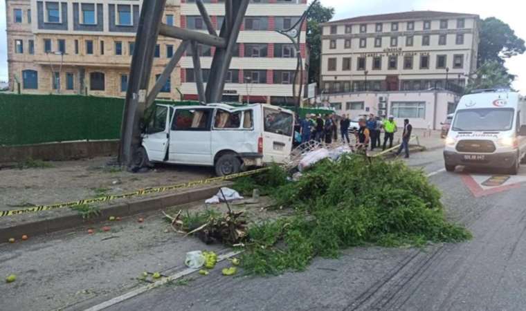 Mevsimlik fındık işçilerini taşıyan minibüs kaza yaptı: 1 ölü, 13 yaralı