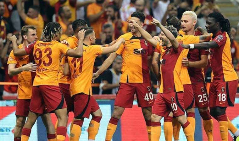 Galatasaraylı yıldızın eşinden ayrılık açıklaması!