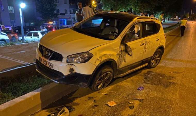 Bursa'da feci kaza... Cipe çarpan otomobil binanın otoparkına düştü: 2'si çocuk 5 yaralı