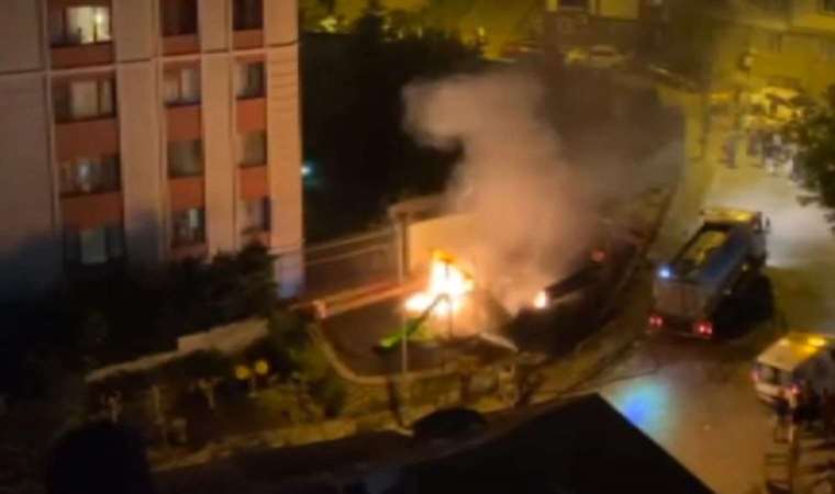 Kağıthane'de çocuk parkı alev alev yandı: Soruşturma başlatıldı