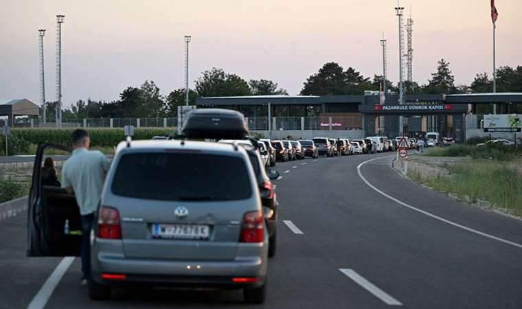 Yunanistan'daki yangınlar nedeniyle İpsala'dan geçemeyenler Pazarkule'ye yöneldi