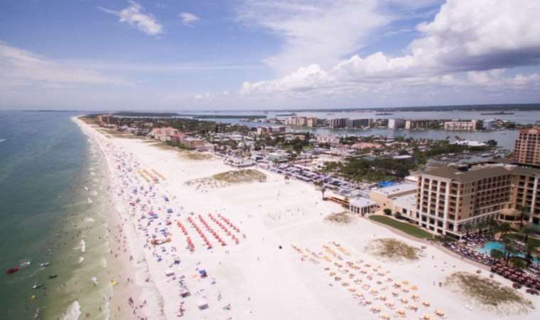 'Et yiyen' bakteri, popüler tatil plajını kabusa çevirdi