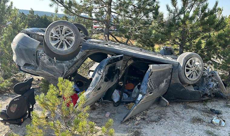 Aynı yöne giden otomobiller çarpıştı: 1’i bebek, 6 yaralı