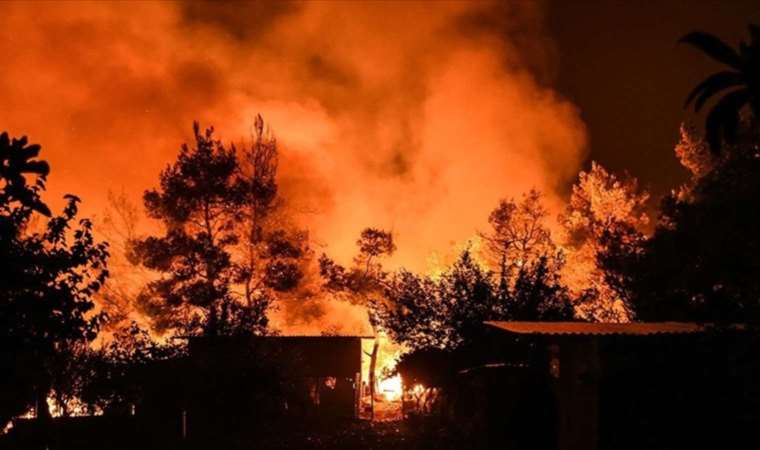 Escalating wildfire in Northeastern Greece forces evacuations