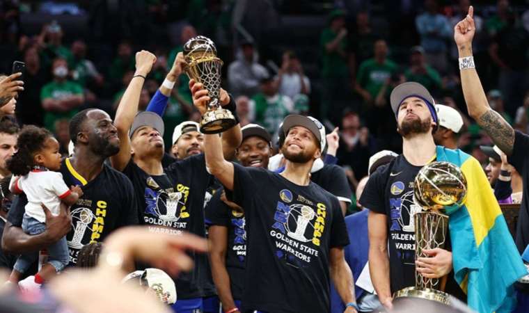 Stephen Curry: 'NBA tarihindeki en iyi oyun kurucu benim'