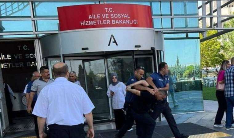 Bakanlığın önünde ‘açım’ diyen yurttaş gözaltına alındı