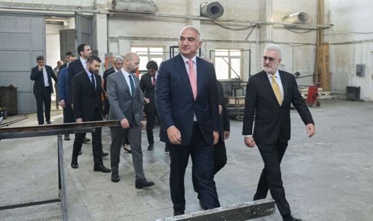 Kültür ve Turizm Bakanı Ersoy'dan Tamer Karadağlı'ya ziyaret