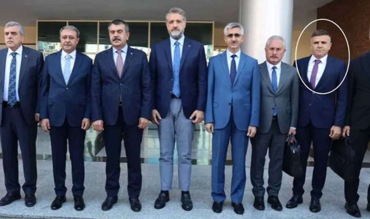 Önce AKP'li vekil ardından Bakan Tekin: Ensar Vakfı soruşturmasında adı geçen Sultanoğlu'na ziyaret