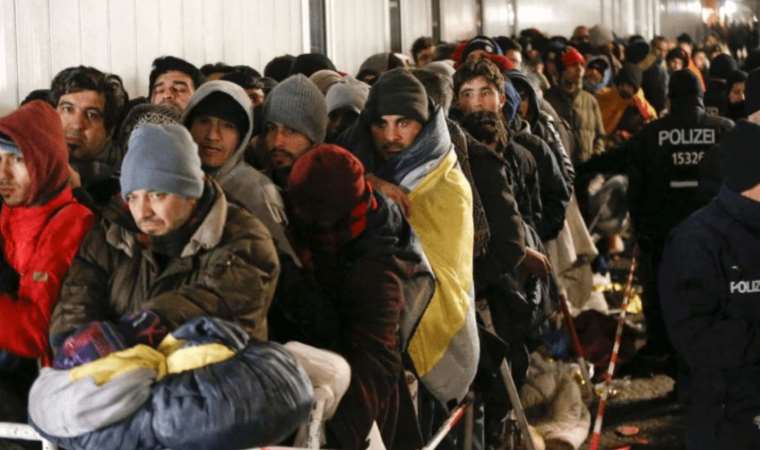 German push to ease migrants' citizenship path faces reality check