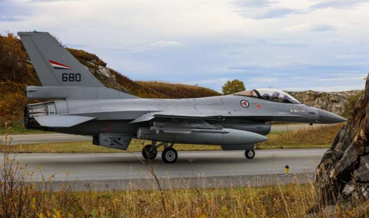 Hollanda ve Danimarka'dan sonra bir ülke daha Ukrayna'ya F-16 gönderiyor