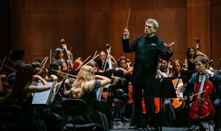 Türkiye Gençlik Filarmoni Orkestrası, AKM'deki performansıyla turneye başladı