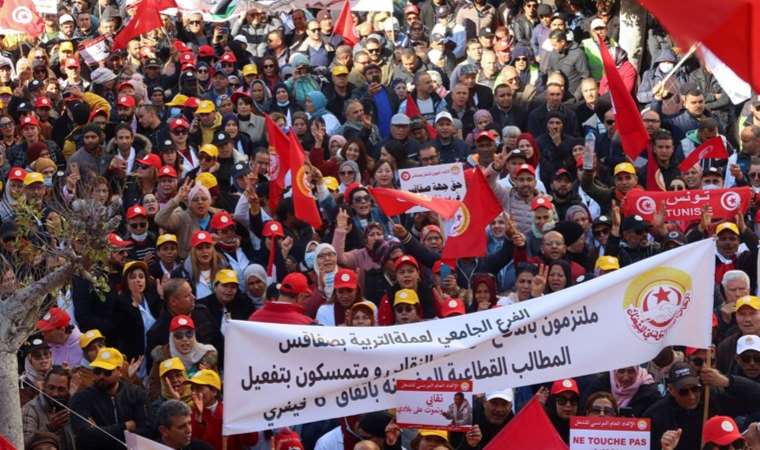 Thousands of Tunisians rally for release of political detainees