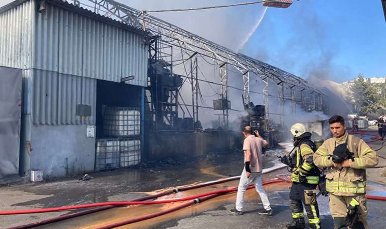 Gebze'de boya fabrikasında yangın