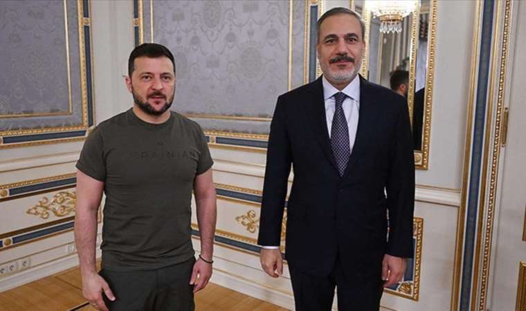 Turkish foreign minister holds talks with Ukrainian President in Kyiv