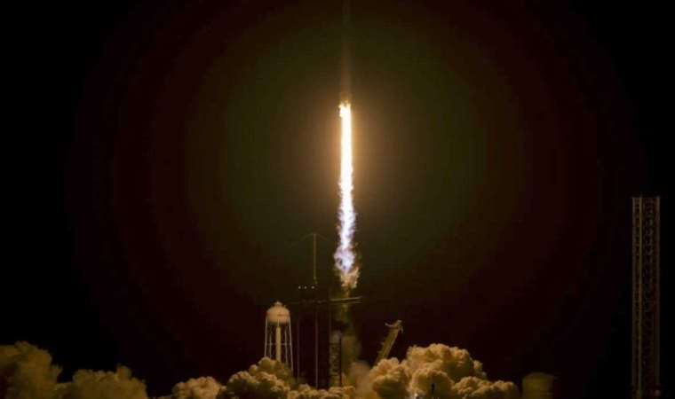 Space X, Uluslararası Uzay İstasyonu'na 4 astronot gönderdi