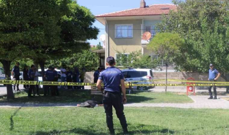 Çocuk parkındaki bankta ölü bulundu: Soruşturma başlatıldı!
