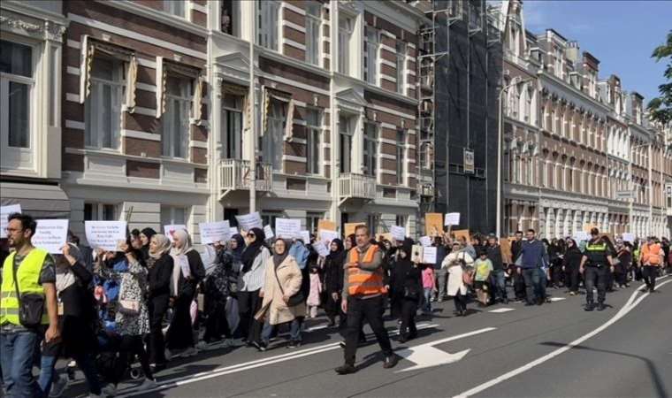 Muslims in the Netherlands protest against Quran attacks