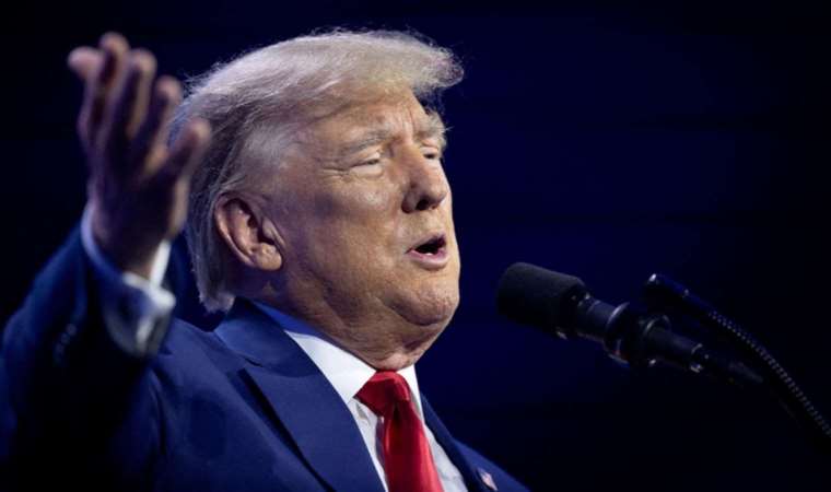Trump Twitter'a tekrar döndü: Kendi sosyal medya platformunu ölüme terk etti