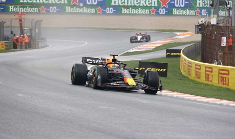 Formula 1 Hollanda Grand Prix'sinde kazanan Max Verstappen