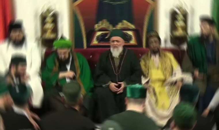 Gördünüz mü Feti Bey, Uşşaki şeyhi geri dönüyor