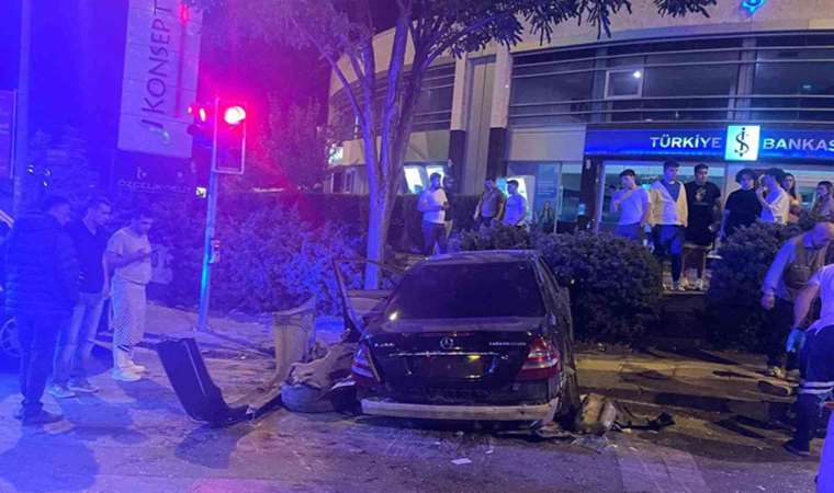 Ankara'da feci kaza: 5 kişi yaralandı