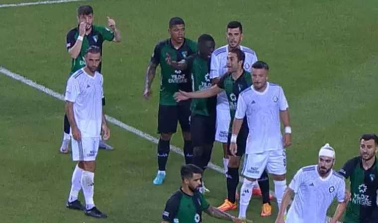 Kocaelisporlu Fofana, Altay forması giyen Ceyhun Gülselam'ı ısırdı