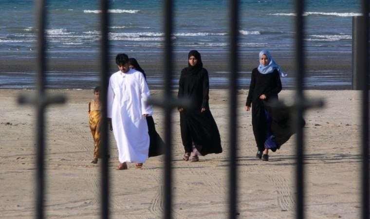 Abaya ne demek? Abaya elbise nedir? Abayayı kimler giyer?