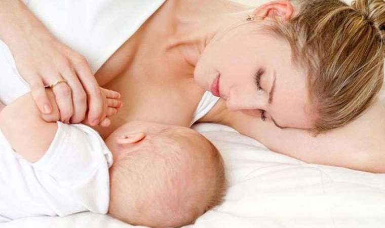 Anne sütü bebeğin ilk aşısı yerine geçiyor