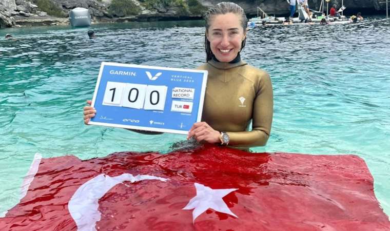 Milli sporcu Şahika Ercümen, 100 metrede Türkiye rekoru kırdı