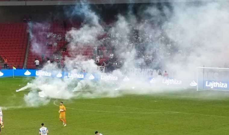 SON DAKİKA! Beşiktaş maçına meşale ve taraftar engeli!