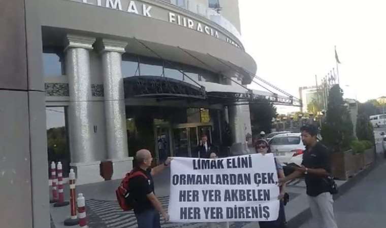 Doğa savunucularından Limak'ın 'katlettiği' Kuzey Ormanları kırsalındaki otelinin önünde eylem