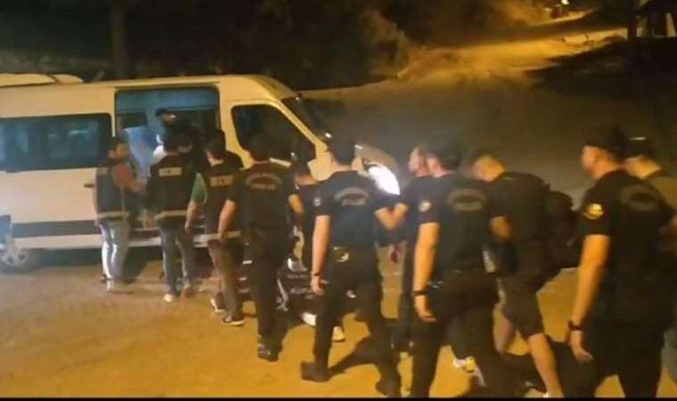 Balıkesir’de 61 düzensiz göçmen ve 5 insan kaçakçısına gözaltı