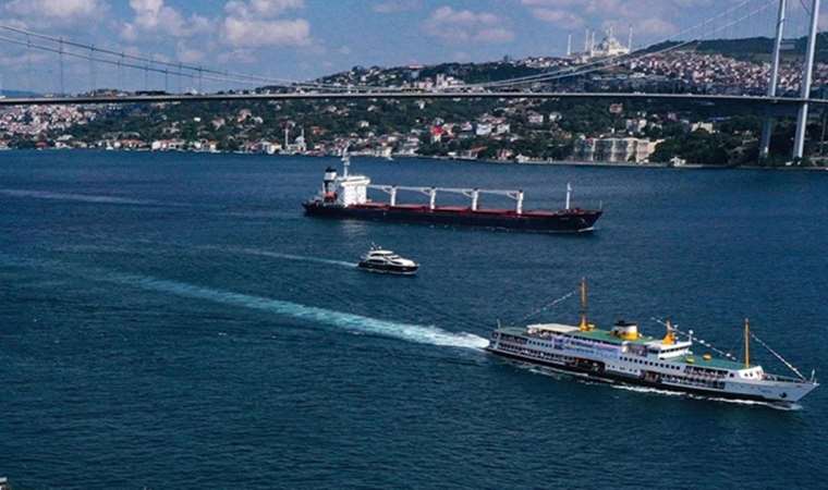 İstanbul Boğazı'nda gemi trafiği çift yönlü askıya alındı