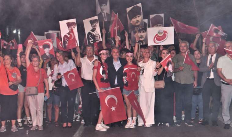 Bornova’da 101. yıl fener alayı ve konserle kutlandı