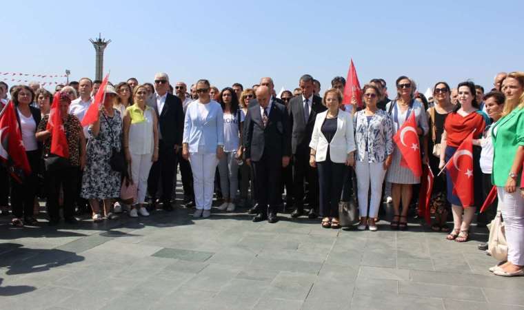 CHP İzmir İl Başkanlığı’ndan 30 Ağustos kutlaması: Lügatımızda kaçıp gitmek yok