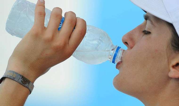 Sıcak havalarda vücudun sıvı kaybına dikkat