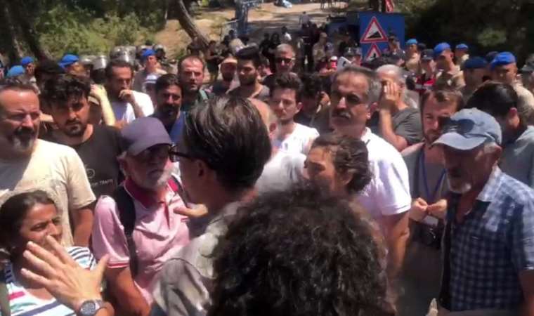 Son dakika... Oturma eylemi sonuç verdi: Akbelen'de su tankeri içeri alındı