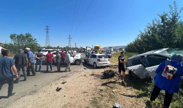 Isparta'da 4 araçlık zincirleme kaza: 2'si çocuk 9 yaralı