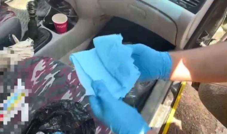 Yakalanmamak için uyuşturucuyu peçeteye emdiren şahıs tutuklandı (04 Ağustos 2023)