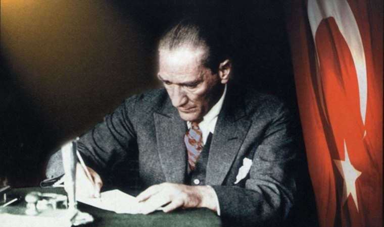 Atatürk 102 yıldır Başkomutan...