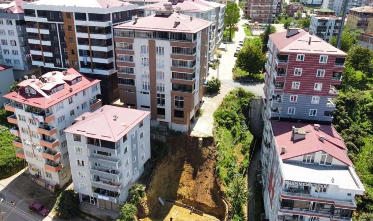 Giresun'da bahçe duvarı çöken 7 katlı bina tahliye edildi!