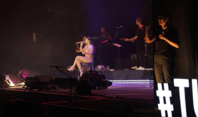 İşaret diliyle konser