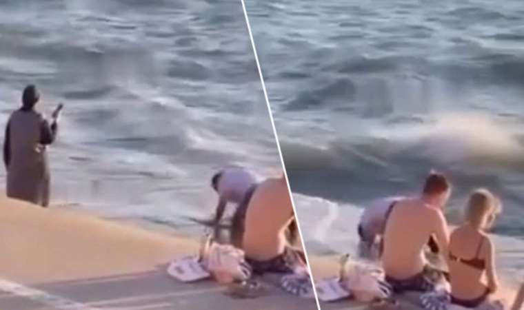 İstanbul'da ilginç görüntüler: Denizde namaz kıldı