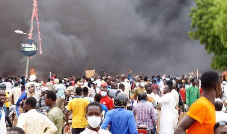 Nijer hava sahası kapatıldı