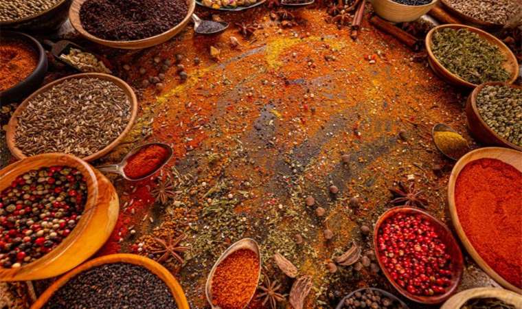İsot ve pul biber arasındaki fark nedir? Hangi yemeklerde kullanılır?