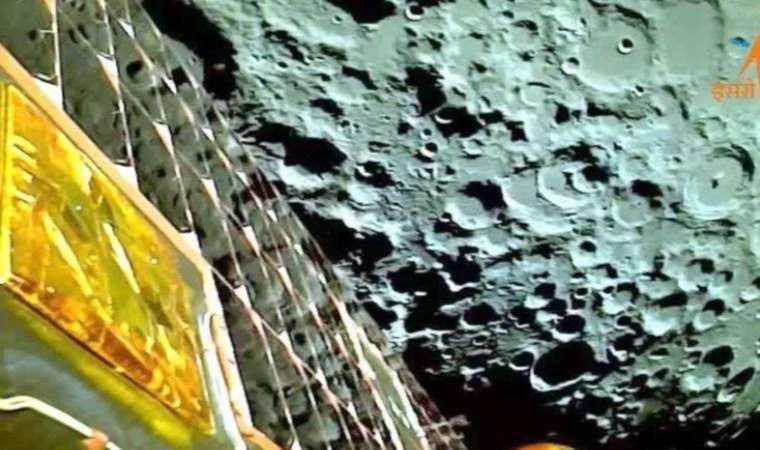 Chandrayaan-3 uzay aracı Ay yüzeyinden ilk görüntüleri yolladı
