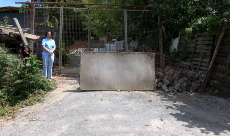 Şiddet gören kadın evinin önüne barikat kurmuştu